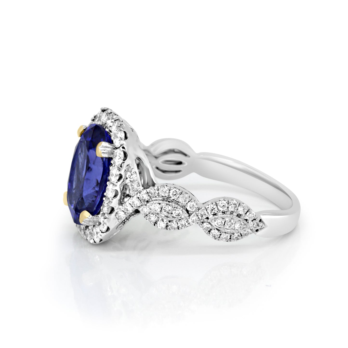 Stunning Tanzanite Oval Ring 18K White Gold